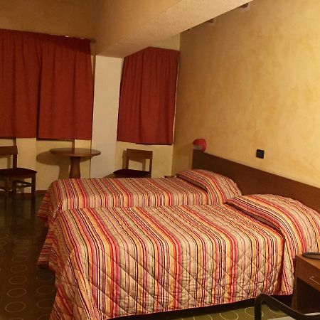 Hotel Sarre Luaran gambar