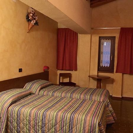 Hotel Sarre Luaran gambar