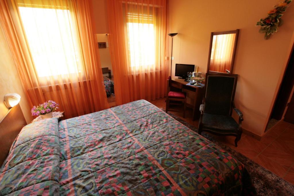 Hotel Sarre Luaran gambar