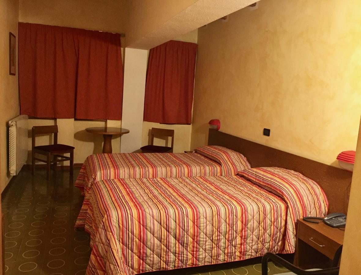 Hotel Sarre Luaran gambar