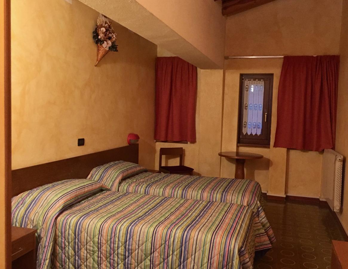 Hotel Sarre Luaran gambar